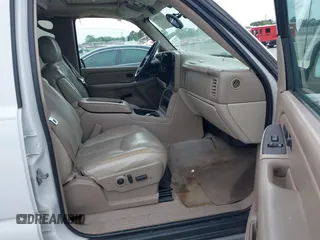 2005 Chevrolet Suburban LT z VIN 3GNEC16Z95G230686, wystawiony jako IAAI lot #42172994 z przebiegiem 191 753 mil mil oraz . Historia ofert i sprzedaży dostępna na DreamBid. Obrazek 5.