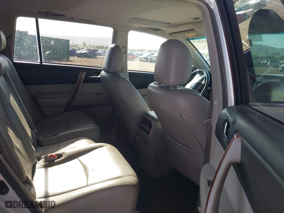 2011 Toyota Highlander Limited with VIN 5TDYK3EH9BS045001, listed as a IAAI auction lot 40718670 with 166,133 mi miles. Bid and sale history available at carsss.com. Image 8.