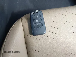 2019 Volkswagen Jetta SEL z VIN 3VWE57BU9KM064213, wystawiony jako IAAI lot #41916005 z przebiegiem 50 719 mil mil oraz . Historia ofert i sprzedaży dostępna na DreamBid. Obrazek 11.