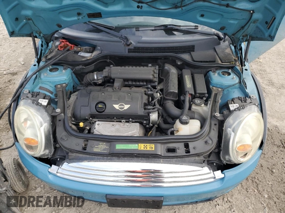 2010 MINI Hardtop z VIN WMWMF3C55ATZ21524, wystawiony jako Copart lot #57141035 z przebiegiem 155 043 mil mil oraz Nie do naprawy • Non repairable. Historia ofert i sprzedaży dostępna na DreamBid. Obrazek 11.