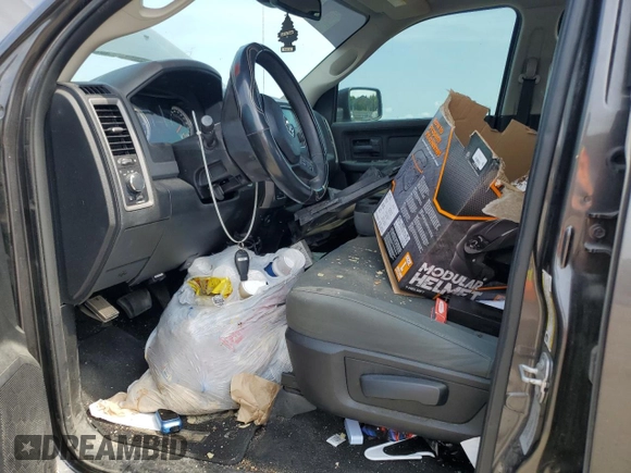 2017 Ram 1500 Tradesman z VIN 3C6RR7KT6HG556096, wystawiony jako Copart lot #61595525 z przebiegiem 211 355 mil mil oraz Szkoda całkowita • Salvage title. Historia ofert i sprzedaży dostępna na DreamBid. Obrazek 8.