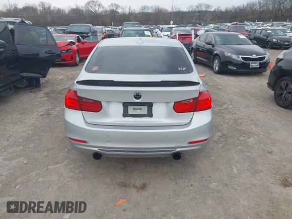 2013 BMW 3 Series 335i с VIN WBA3A9C50DF476559, выставлен на аукционе IAAI как лот 41723123 с пробегом 121 585 миль миль и . История ставок и продаж доступна на DreamBid. Изображение 16.