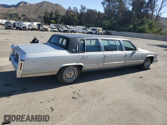 1992 Cadillac Brougham z VIN 1G6DW5474NR713140, wystawiony jako Copart lot #76990784 z przebiegiem 63 153 mil mil oraz Czysty tytuł • Clean title. Historia ofert i sprzedaży dostępna na DreamBid. Obrazek 3.