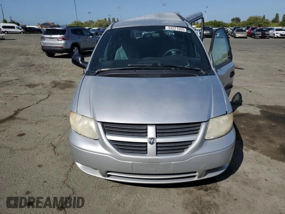 2005 Dodge Caravan SE z VIN 1D4GP24R85B110758, wystawiony jako Copart lot #54221555 z przebiegiem 53 510 mil mil oraz Szkoda całkowita • Salvage title. Historia ofert i sprzedaży dostępna na DreamBid. Obrazek 5.