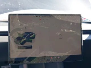 2024 Tesla Model 3 z VIN 5YJ3E1EA7RF736647, wystawiony jako IAAI lot #41372410 z przebiegiem 12 889 mil mil oraz . Historia ofert i sprzedaży dostępna na DreamBid. Obrazek 17.