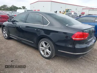 2014 Volkswagen Passat TDI SEL Premium with VIN 1VWCN7A33EC068280, listed as a IAAI auction lot 42086420 with 153,656 mi miles. Bid and sale history available at carsss.com. Image 3.
