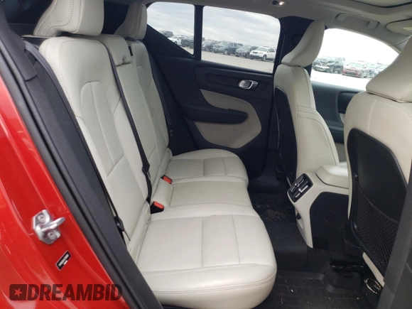 2019 Volvo XC40 Momentum z VIN YV4162UK4K2106806, wystawiony jako Copart lot #53316535 z przebiegiem 99 264 mil mil oraz Szkoda całkowita • Salvage title. Historia ofert i sprzedaży dostępna na DreamBid. Obrazek 10.