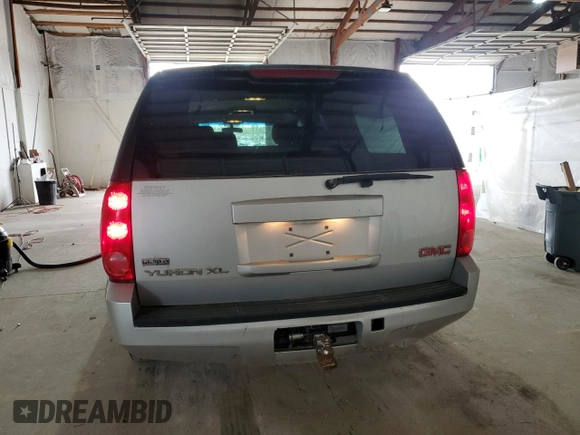 2010 GMC Yukon XL z VIN 1GKUKHE34AR126165, wystawiony jako Copart lot #52317135 z przebiegiem 234 675 mil mil oraz Tytuł czysty. Historia ofert i sprzedaży dostępna na DreamBid. Obrazek 6.