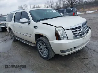 2007 Cadillac Escalade ESV with VIN 1GYFK66827R304354, listed as a IAAI auction lot 41668872 with 145,824 mi miles. Bid and sale history available at carsss.com. Image 1.