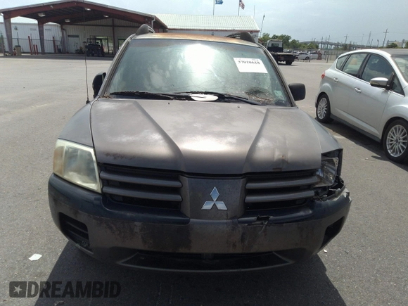 2005 Mitsubishi Endeavor LS with VIN 4A4MM21S65E044878, listed as a IAAI auction lot 40503526 with 186,503 mi miles. Bid and sale history available at carsss.com. Image 6.