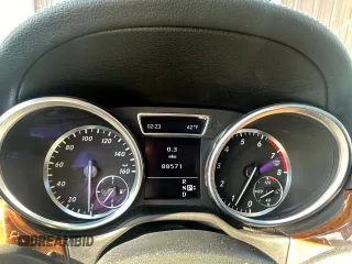 2012 Mercedes-Benz M 550 with VIN 4JGDA7DB4CA049084, listed as a Copart auction lot 83238734 with 88,571 mi miles and Clean title. Bid and sale history available at DreamBid. Image 8.