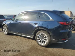 2024 Mazda CX-90 Premium Plus z VIN JM3KKEHD7R1175478, wystawiony jako Copart lot #49067795 z przebiegiem 10 984 mil mil oraz Szkoda całkowita • Salvage title. Historia ofert i sprzedaży dostępna na DreamBid. Obrazek 2.