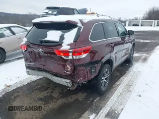 2018 Toyota Highlander LE с VIN 5TDBZRFH6JS903123, выставлен на аукционе IAAI как лот 41564004 с пробегом 109 852 миль миль и . История ставок и продаж доступна на DreamBid. Изображение 4.