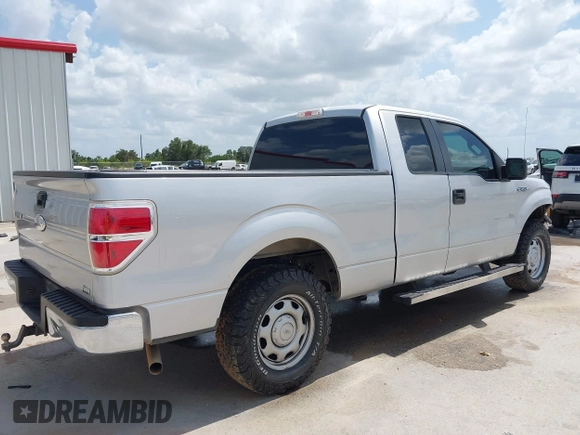 2010 Ford F-150 XL z VIN 1FTFX1CV2AFA15133, wystawiony jako IAAI lot #42555374 z przebiegiem 217 748 mil mil oraz . Historia ofert i sprzedaży dostępna na DreamBid. Obrazek 4.
