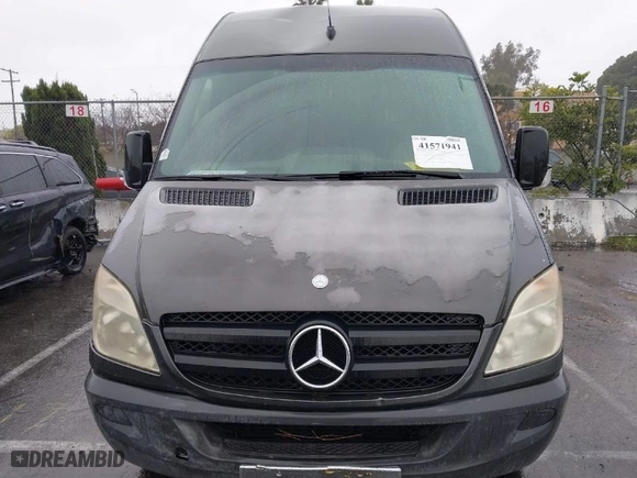 2011 Mercedes-Benz Sprinter Passenger Vans with VIN WDZPE8CC2B5571810, listed as a IAAI auction lot 41571941 with NaN miles. Bid and sale history available at carsss.com. Image 12.