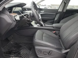 2020 Audi e-tron Sportback Premium Plus z VIN WA12ABGE3LB035458, wystawiony jako Copart lot #80768364 z przebiegiem 22 823 mil mil oraz Szkoda całkowita • Salvage title. Historia ofert i sprzedaży dostępna na DreamBid. Obrazek 7.