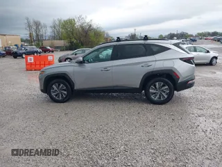 2022 Hyundai Tucson Blue z VIN KM8JBCA13NU077934, wystawiony jako IAAI lot #41920832 z przebiegiem 59 579 mil mil oraz . Historia ofert i sprzedaży dostępna na DreamBid. Obrazek 14.