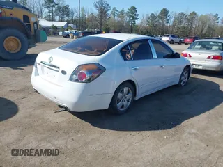 2007 Nissan Altima 2.5 with VIN 1N4AL21E47C208205, listed as a IAAI auction lot 41928973 with 173,329 mi miles. Bid and sale history available at carsss.com. Image 4.