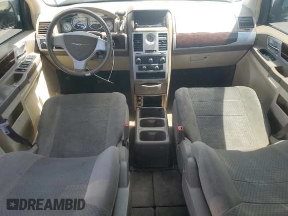 2010 Chrysler Town & Country Touring z VIN 2A4RR5D13AR460820, wystawiony jako Copart lot #57162885 z przebiegiem 197 426 mil mil oraz Szkoda całkowita • Salvage title. Historia ofert i sprzedaży dostępna na DreamBid. Obrazek 8.