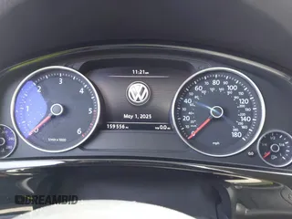 2013 Volkswagen Touareg Sport с VIN WVGEP9BP4DD013215, выставлен на аукционе IAAI как лот 42154801 с пробегом 159 556 миль миль и . История ставок и продаж доступна на DreamBid. Изображение 7.