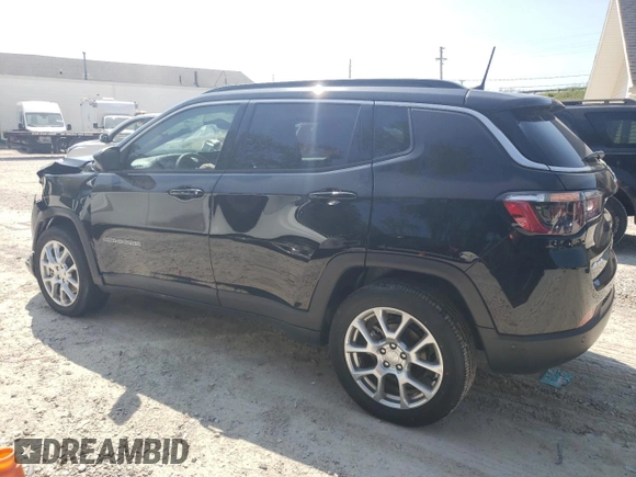 2024 Jeep Compass Latitude Lux z VIN 3C4NJDFN7RT136185, wystawiony jako Copart lot #69064434 z przebiegiem 339 mil mil oraz Szkoda całkowita • Salvage title. Historia ofert i sprzedaży dostępna na DreamBid. Obrazek 2.