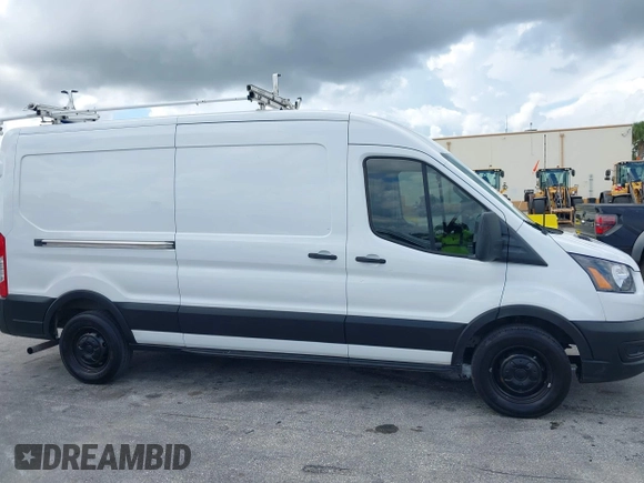 2021 Ford Transit Cargo z VIN 1FTBR1C81MKA40300, wystawiony jako IAAI lot #42707917 z przebiegiem 47 865 mil mil oraz . Historia ofert i sprzedaży dostępna na DreamBid. Obrazek 13.
