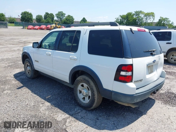 2007 Ford Explorer XLT z VIN 1FMEU63E57UA47477, wystawiony jako IAAI lot #42646649 z przebiegiem 33 296 mil mil oraz . Historia ofert i sprzedaży dostępna na DreamBid. Obrazek 3.