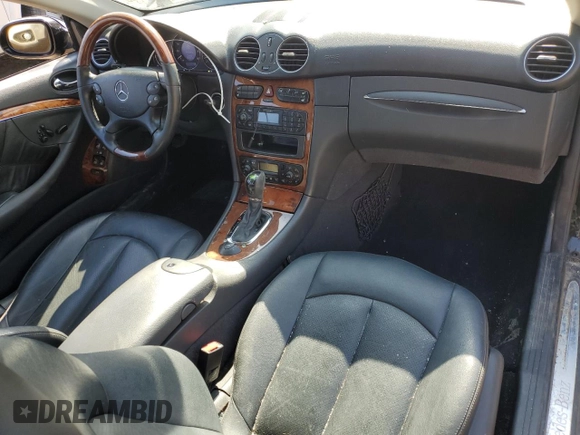 2004 Mercedes-Benz CLK 320 z VIN WDBTK65G84T026722, wystawiony jako Copart lot #47794365 z przebiegiem 115 359 mil mil oraz Tytuł czysty. Historia ofert i sprzedaży dostępna na DreamBid. Obrazek 8.