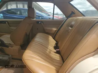 1993 Mercedes-Benz 190 z VIN WDBDA29D1PG074415, wystawiony jako Copart lot #51626555 z przebiegiem 219 450 mil mil oraz Tytuł czysty. Historia ofert i sprzedaży dostępna na DreamBid. Obrazek 10.
