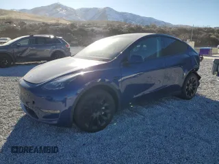 2024 Tesla Model Y Long Range z VIN 7SAYGAEE5RF003891, wystawiony jako Copart lot #45431355 z przebiegiem 25 609 mil mil oraz Szkoda całkowita • Salvage title. Historia ofert i sprzedaży dostępna na DreamBid. Obrazek 1.