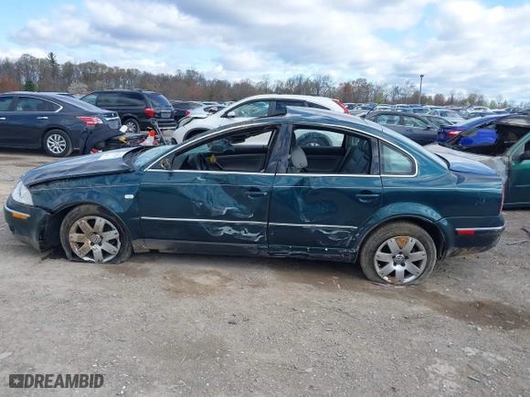 2001 Volkswagen Passat GLX with VIN WVWTH63B51E124484, listed as a IAAI auction lot 42043719 with 42,585 mi miles. Bid and sale history available at carsss.com. Image 14.