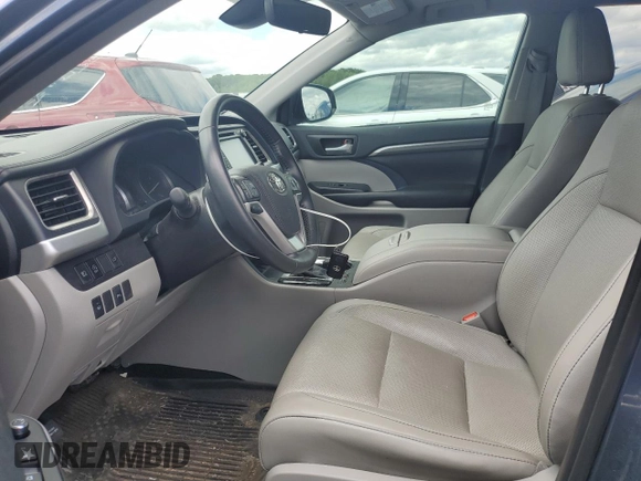 2019 Toyota Highlander Limited z VIN 5TDYZRFH1KS317571, wystawiony jako Copart lot #56757035 z przebiegiem 58 953 mil mil oraz Czysty tytuł • Clean title. Historia ofert i sprzedaży dostępna na DreamBid. Obrazek 7.