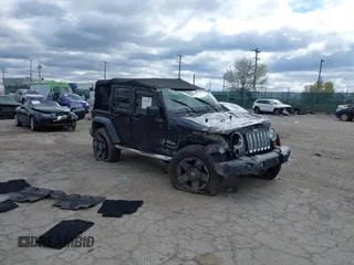 2013 Jeep Wrangler Unlimited Sport z VIN 1C4HJWDG3DL697226, wystawiony jako IAAI lot #42053059 z przebiegiem 134 504 mil mil oraz . Historia ofert i sprzedaży dostępna na DreamBid. Obrazek 1.