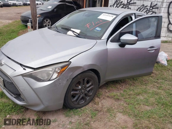 2019 Toyota Yaris L z VIN 3MYDLBYV1KY500070, wystawiony jako IAAI lot #41933128 z przebiegiem Nie podano mil oraz . Historia ofert i sprzedaży dostępna na DreamBid. Obrazek 16.