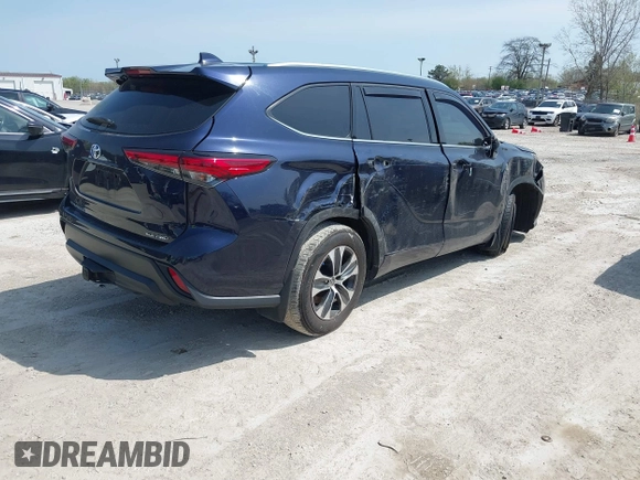 2021 Toyota Highlander XLE with VIN 5TDGZRBH4MS543611, listed as a IAAI auction lot 42117900 with 66,333 mi miles and . Bid and sale history available at DreamBid. Image 4.