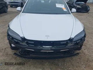 2024 Tesla Model 3 z VIN 5YJ3E1EA5RF732502, wystawiony jako IAAI lot #41871400 z przebiegiem 15 715 mil mil oraz . Historia ofert i sprzedaży dostępna na DreamBid. Obrazek 6.