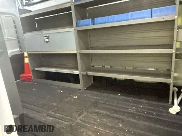 2023 Ford Transit Cargo z VIN 1FTBR1X85PKA75596, wystawiony jako IAAI lot #42742859 z przebiegiem 45 875 mil mil oraz . Historia ofert i sprzedaży dostępna na DreamBid. Obrazek 16.