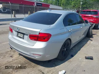 2017 BMW 3 Series 330i z VIN WBA8B9G33HNU56443, wystawiony jako IAAI lot #42416418 z przebiegiem 84 537 mil mil oraz . Historia ofert i sprzedaży dostępna na DreamBid. Obrazek 4.