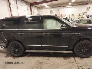 2021 Lincoln Navigator Reserve z VIN 5LMJJ2LT3MEL11572, wystawiony jako IAAI lot #41615607 z przebiegiem 94 792 mil mil oraz . Historia ofert i sprzedaży dostępna na DreamBid. Obrazek 12.