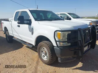 2017 Ford F-250 XLT with VIN 1FT7X2B63HEC15796, listed as a IAAI auction lot 42256810 with 154,282 mi miles and . Bid and sale history available at DreamBid. Image 1.