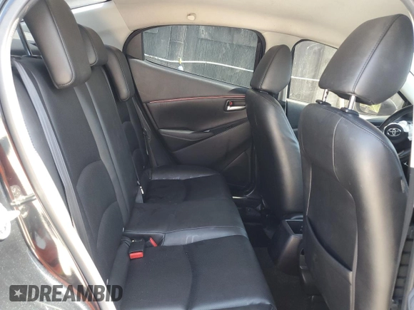 2019 Toyota Yaris L z VIN 3MYDLBYV8KY514239, wystawiony jako Copart lot #57712905 z przebiegiem 111 980 mil mil oraz Nie do naprawy • Non repairable. Historia ofert i sprzedaży dostępna na DreamBid. Obrazek 10.