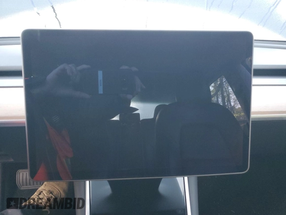 2019 Tesla Model 3 Mid Range z VIN 5YJ3E1EA2KF476194, wystawiony jako Copart lot #51140115 z przebiegiem Nie podano mil oraz Szkoda całkowita • Salvage title. Historia ofert i sprzedaży dostępna na DreamBid. Obrazek 9.