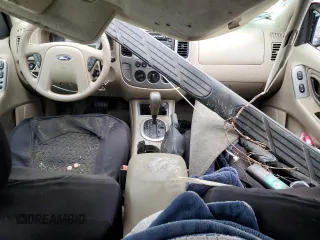 2005 Ford Escape XLT with VIN 1FMYU93195KA41167, listed as a Copart auction lot 77366534 with 196,139 mi miles and Non Repairable. Bid and sale history available at carsss.com. Image 8.