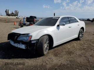 2012 Chrysler 300 S z VIN 2C3CCADT9CH253336, wystawiony jako Copart lot #64535563 z przebiegiem 113 137 mil mil oraz Szkoda całkowita • Salvage title. Historia ofert i sprzedaży dostępna na DreamBid. Obrazek 1.