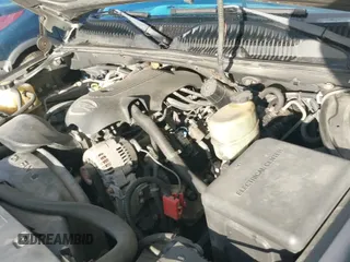 2001 Chevrolet Silverado 1500HD LS z VIN 1GCGC13U61F203824, wystawiony jako IAAI lot #40522607 z przebiegiem 184 315 mil mil oraz . Historia ofert i sprzedaży dostępna na DreamBid. Obrazek 14.