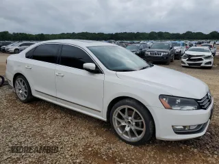 2014 Volkswagen Passat SEL Premium with VIN 1VWCN7A33EC109183, listed as a Copart auction lot 61369595 with 146,794 mi miles and Salvage title. Bid and sale history available at DreamBid. Image 4.