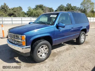 1998 Chevrolet Tahoe with VIN 3GNEK18R5WG107730, listed as a Copart auction lot 74563524 with 251,307 mi miles and Salvage Title. Bid and sale history available at carsss.com. Image 1.