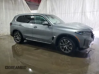 2024 BMW X5 xDrive40i z VIN 5UX23EU00R9U33915, wystawiony jako Copart lot #58737875 z przebiegiem Nie podano mil oraz Czysty tytuł • Clean title. Historia ofert i sprzedaży dostępna na DreamBid. Obrazek 4.