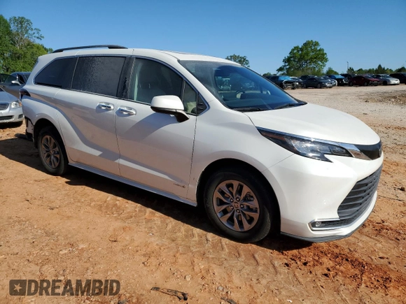 2021 Toyota Sienna XLE with VIN 5TDYRKEC5MS009173, listed as a Copart auction lot 52110265 with 81,880 mi miles and Salvage Title. Bid and sale history available at carsss.com. Image 4.