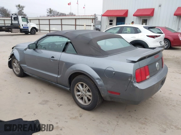 2006 Ford Mustang Standard with VIN 1ZVFT84N565190246, listed as a IAAI auction lot 41532901 with 209,885 mi miles and . Bid and sale history available at carsss.com. Image 3.